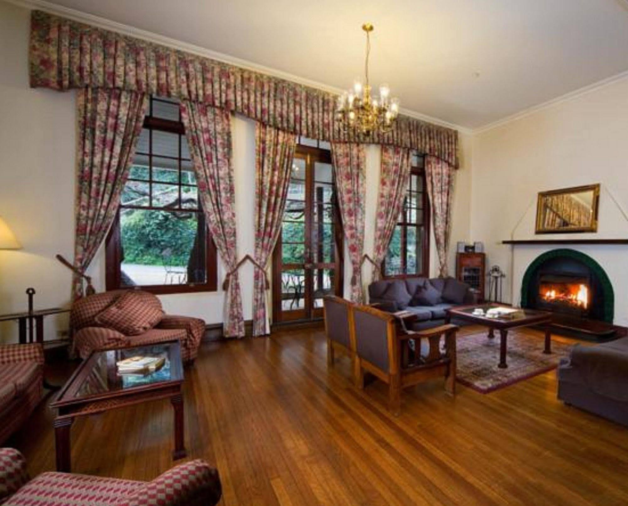 מלון Jenolan Caves House מראה חיצוני תמונה